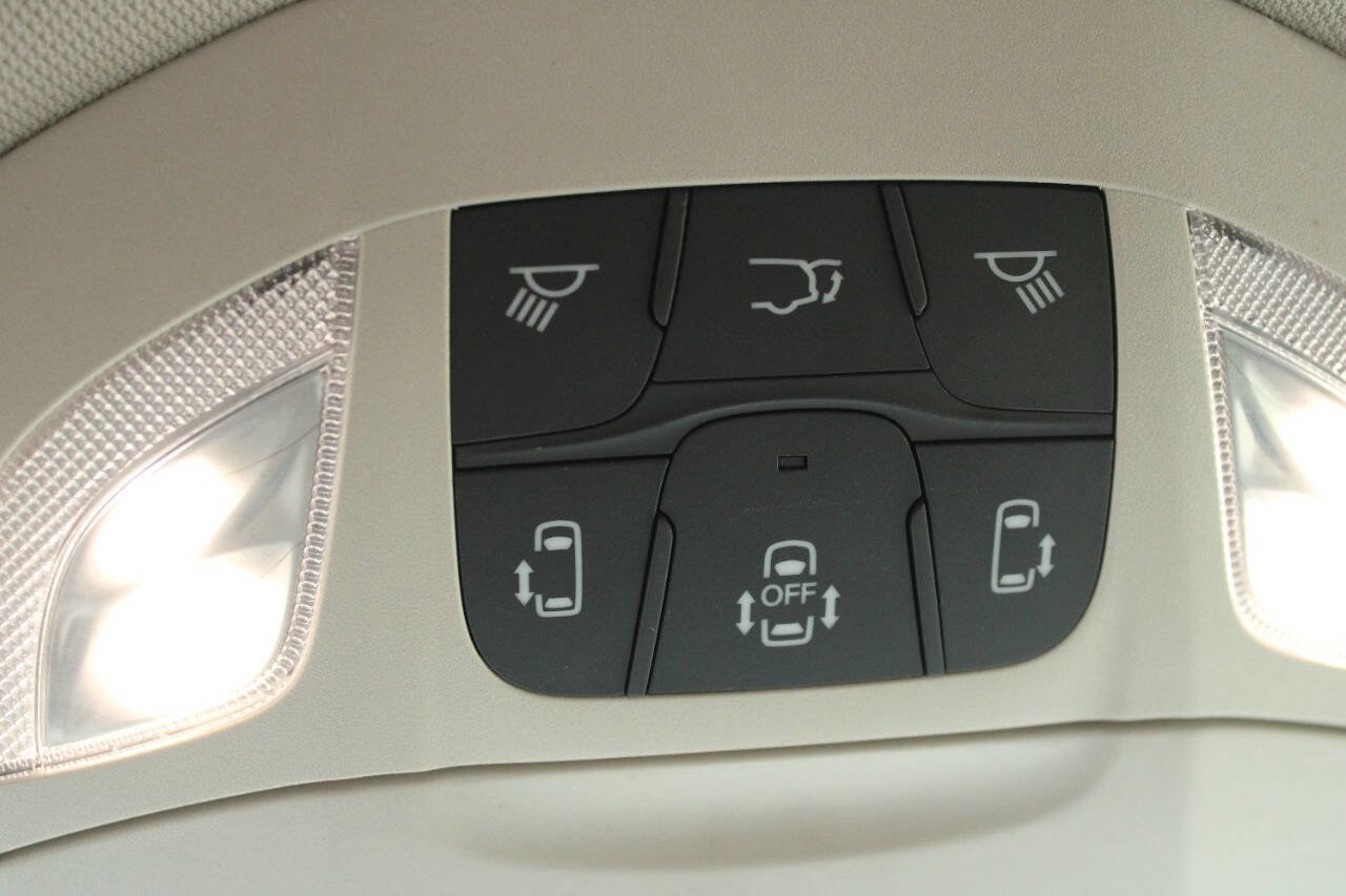 Used 2021 Chrysler Pacifica Touring-L FWD image 34