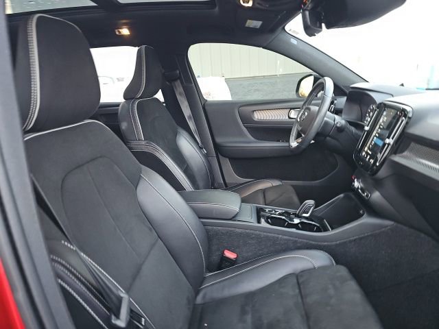Used 2021 Volvo XC40 T5 R-Design w/ Advanced Package image 41