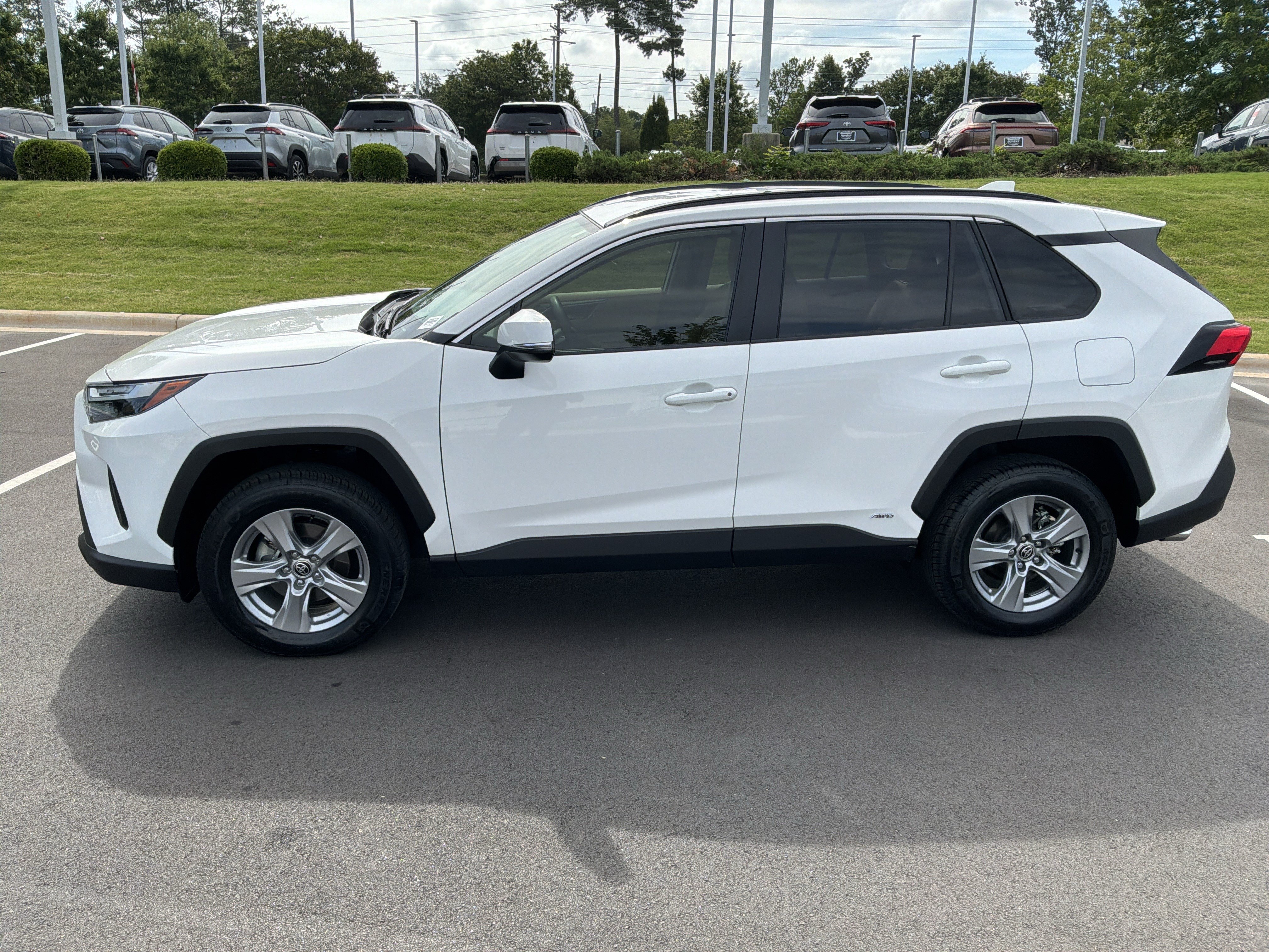 Used 2025 Toyota RAV4 XLE AWD/4WD image 7
