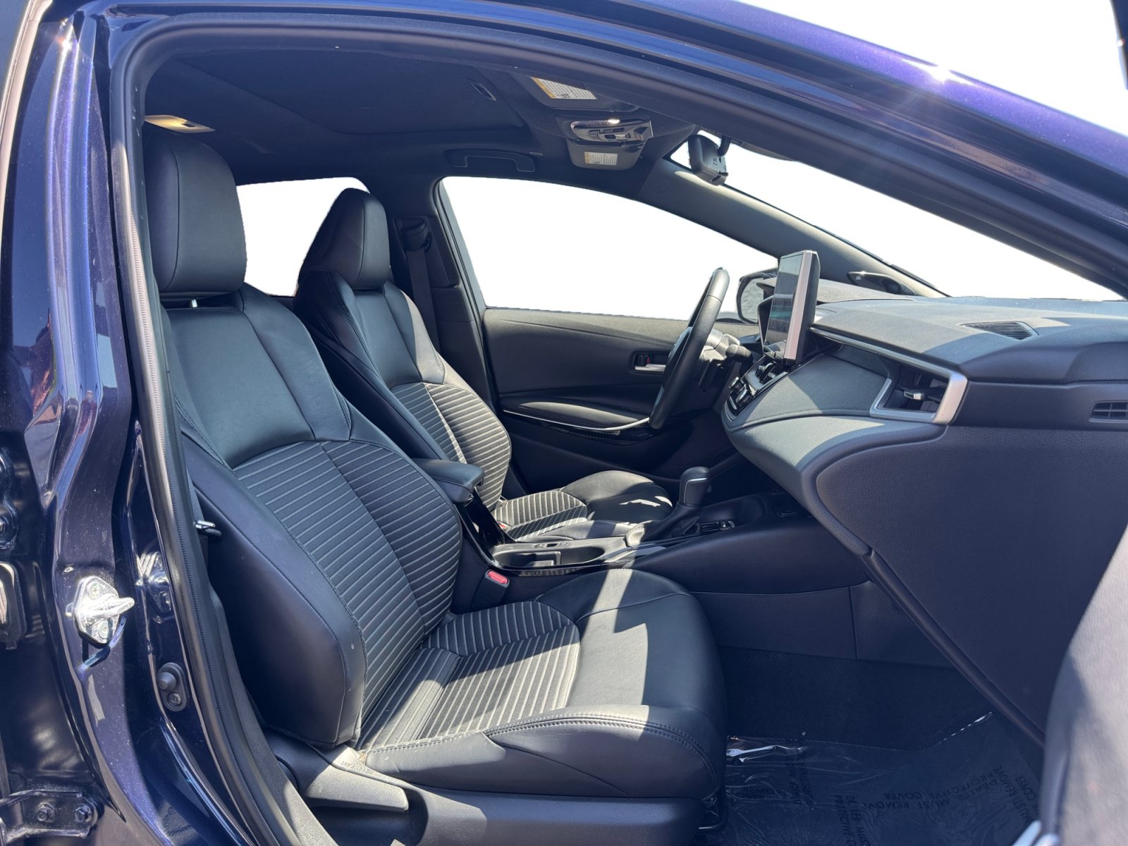 Used 2025 Toyota Corolla XSE FWD image 15