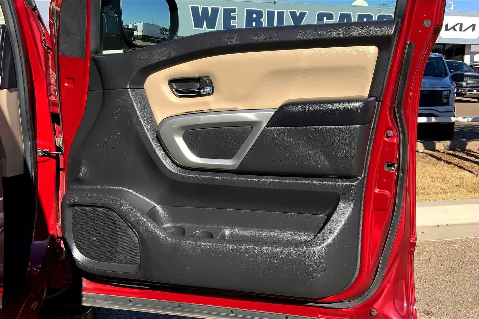 Used 2017 Nissan Titan SV RWD image 23