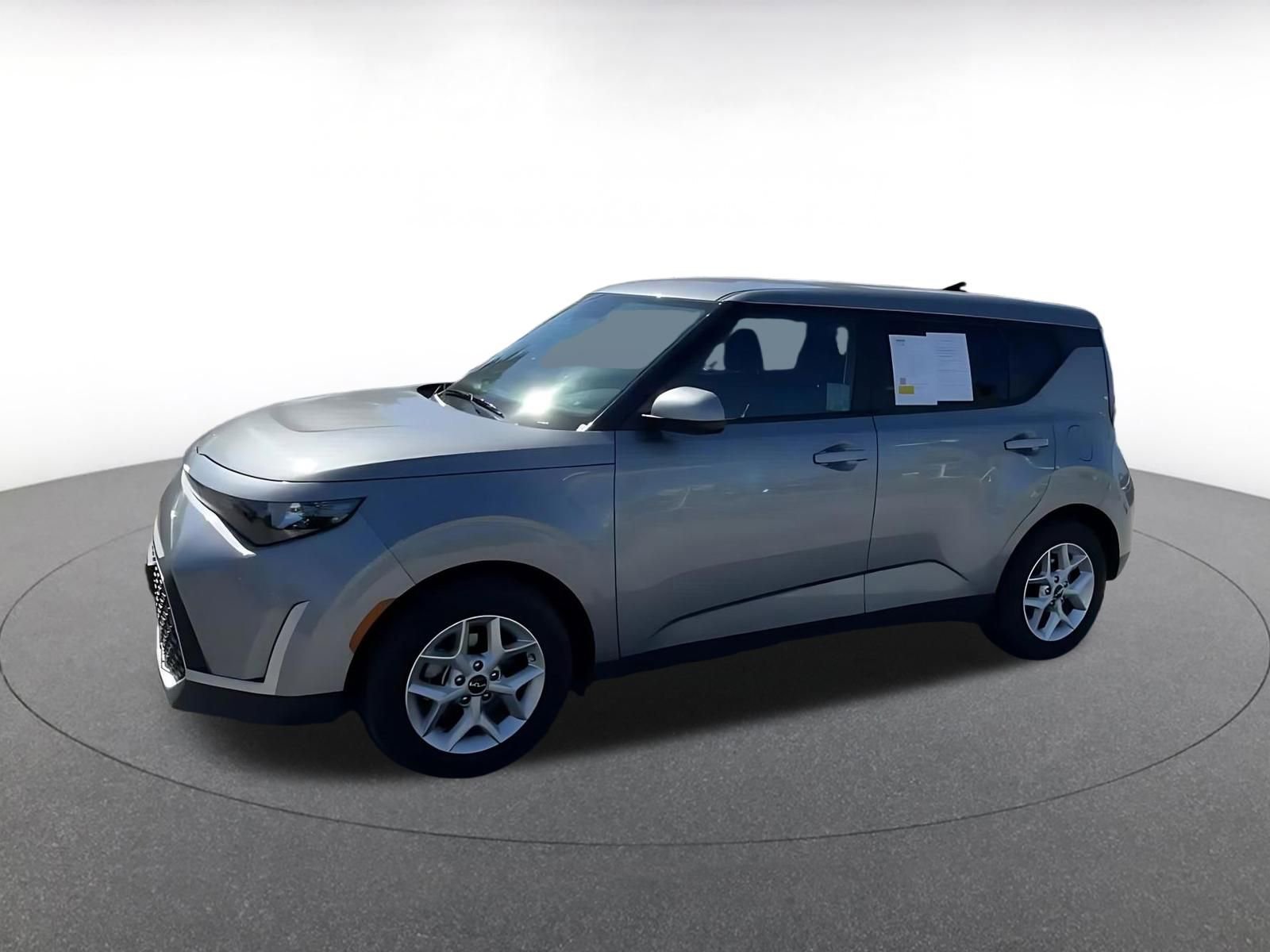 Used 2025 Kia Soul LX w/ LX Technology Package image 8
