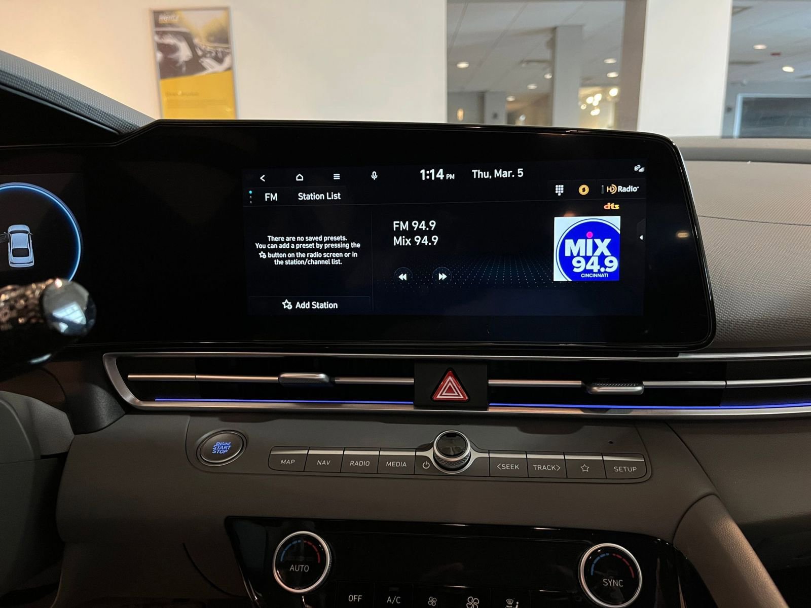 Used 2025 Hyundai Elantra SEL image 21