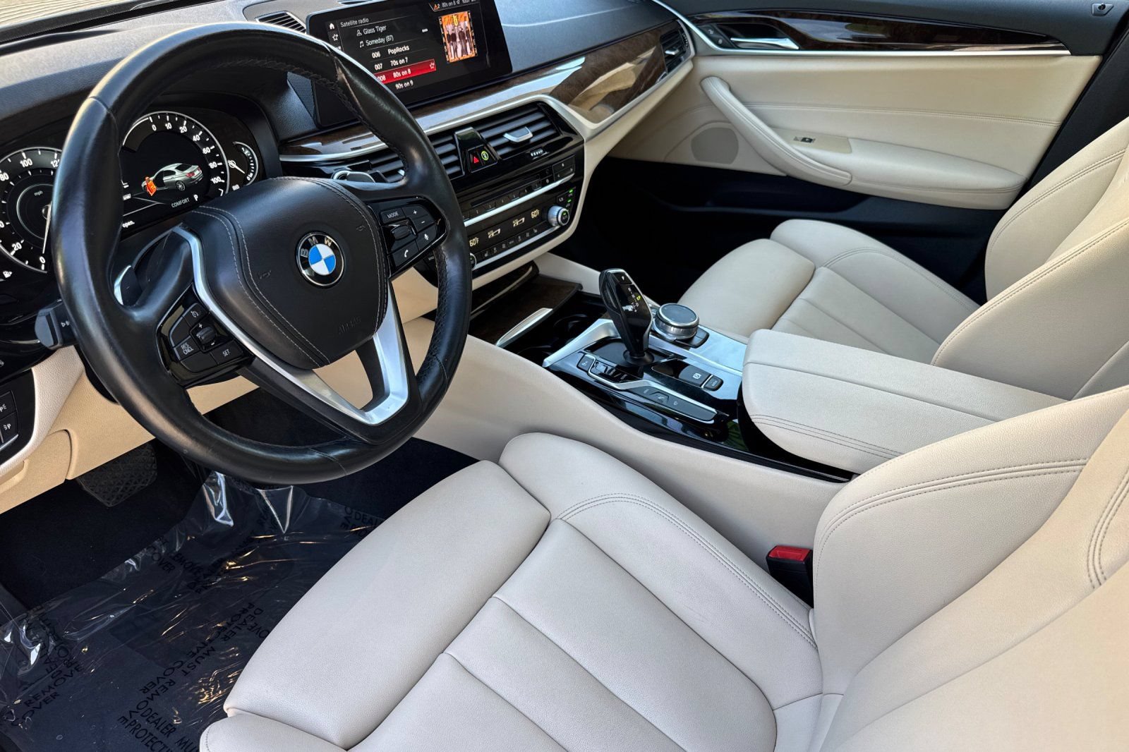 Used 2019 BMW 530e w/ Premium Package RWD image 10