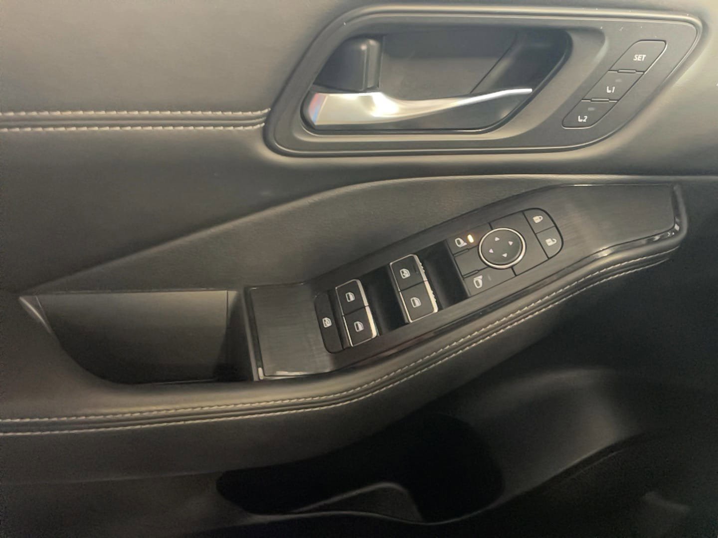 Used 2023 Nissan Rogue SL w/ SL Premium Package image 8