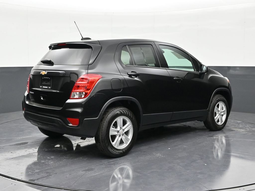 Used 2022 Chevrolet Trax LS w/ Tint and Cruise Package image 5