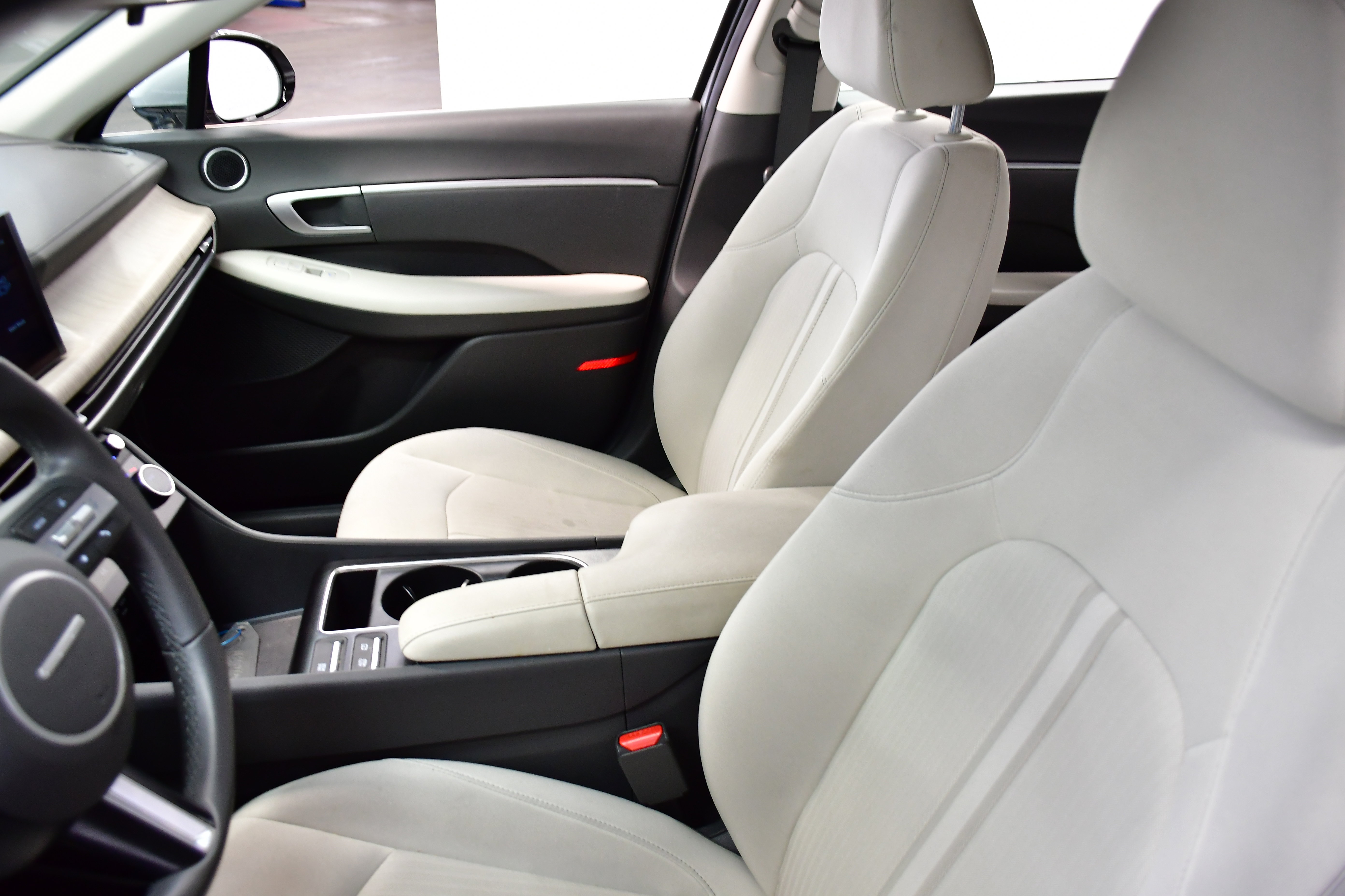 Used 2025 Hyundai Sonata SEL FWD image 9