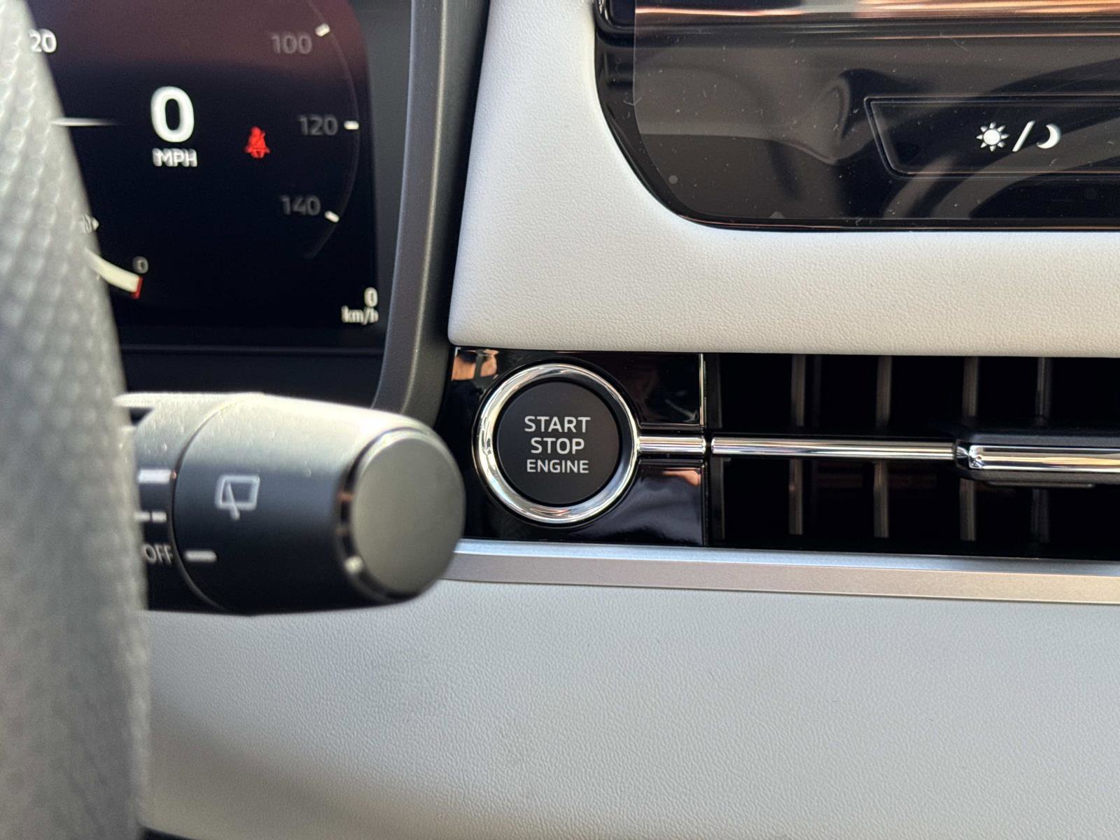 New 2026 Mitsubishi Outlander SE image 27