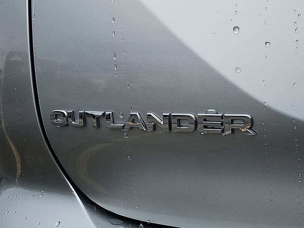 Used 2025 Mitsubishi Outlander SE image 30