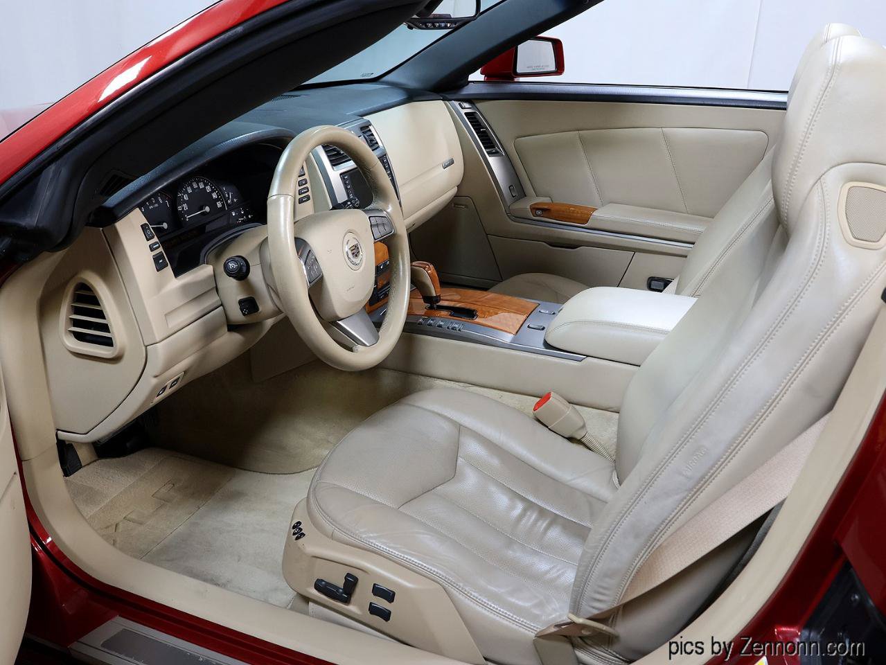 Used 2008 Cadillac XLR RWD image 14