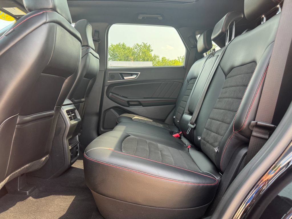 Used 2023 Ford Edge ST-Line w/ Class II Trailer Tow Package AWD/4WD image 36