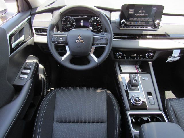 New 2025 Mitsubishi Outlander ES image 11