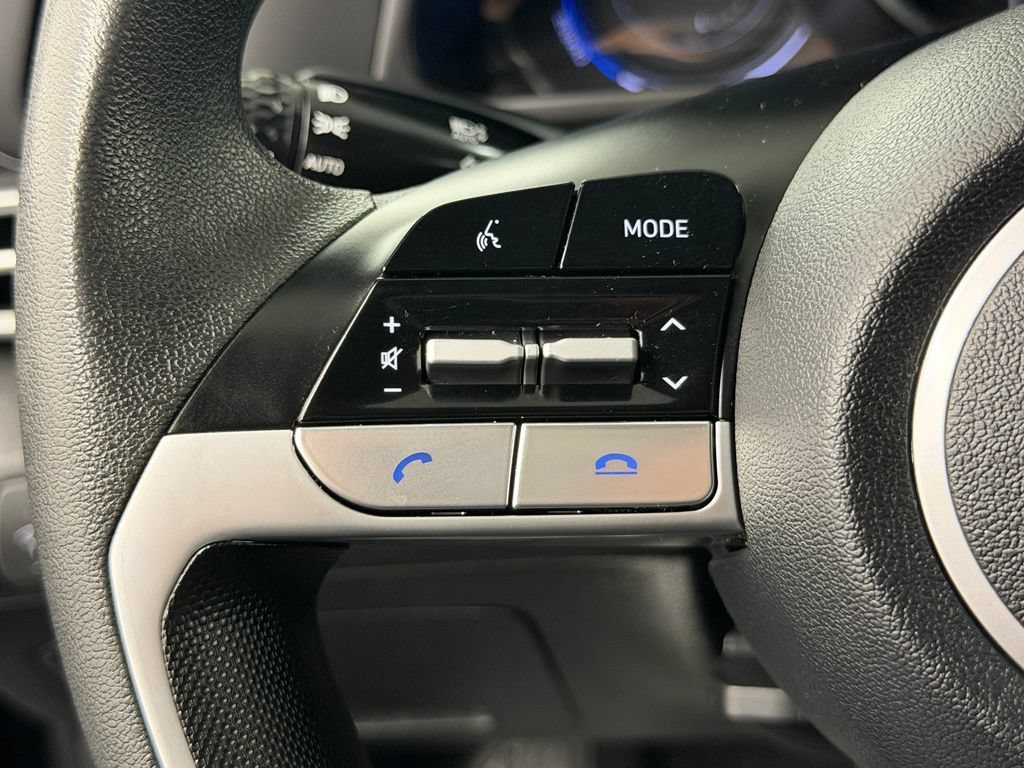 Used 2022 Hyundai Elantra Blue FWD image 25