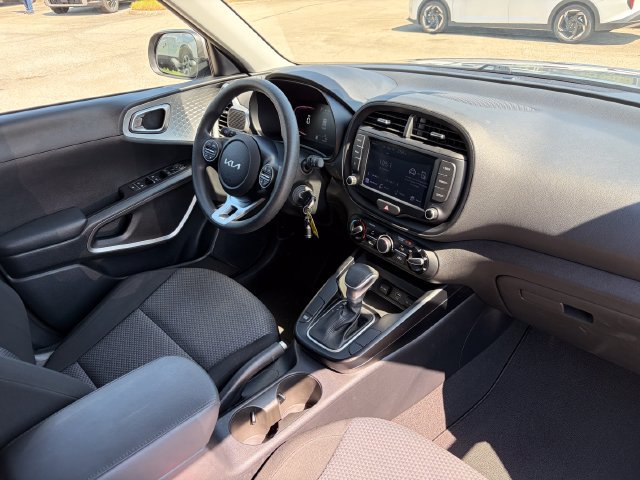 Certified 2023 Kia Soul LX w/ LX Technology Package FWD image 5
