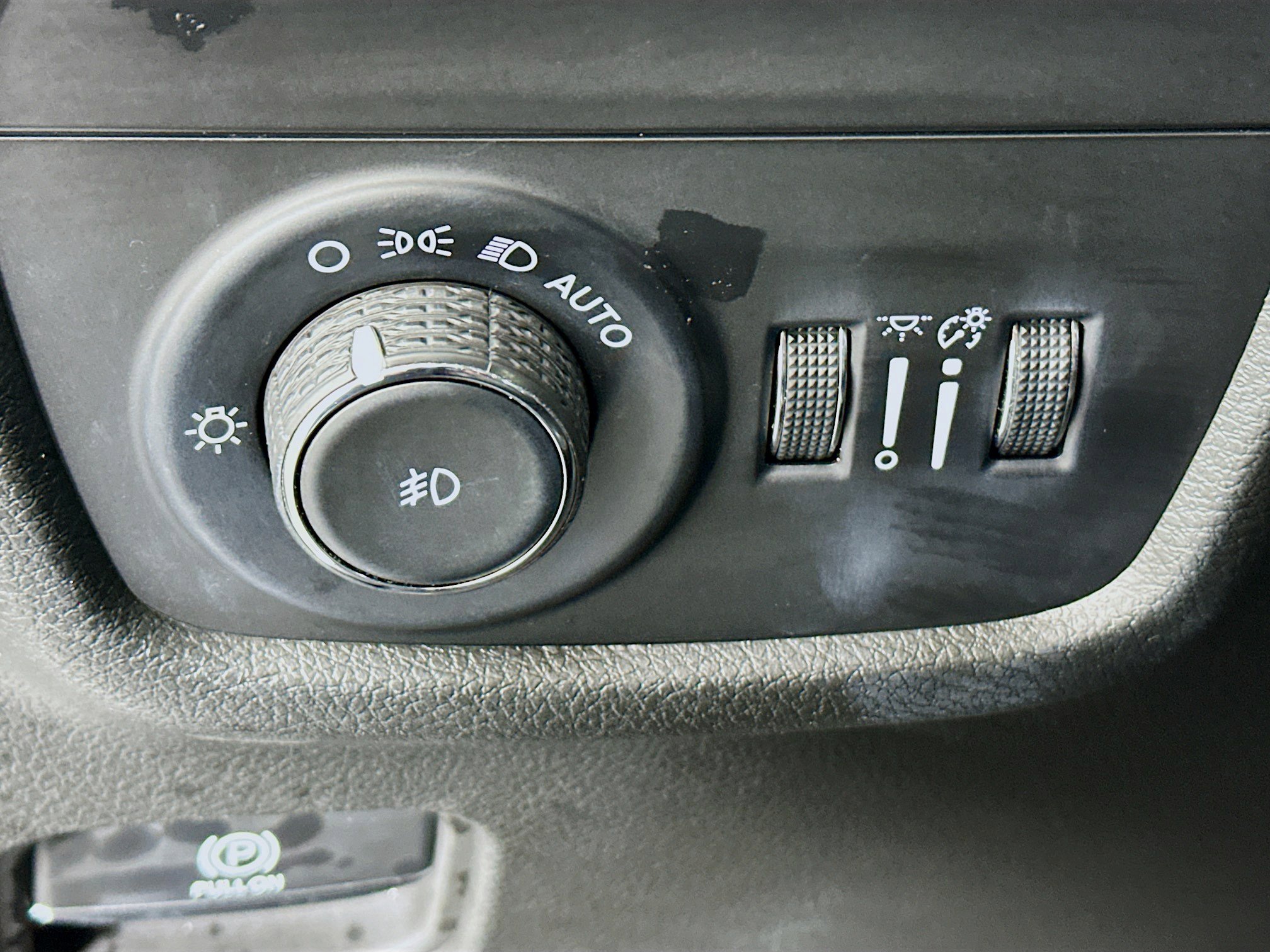 Used 2023 Jeep Grand Cherokee Limited w/ Black Appearance Package image 17