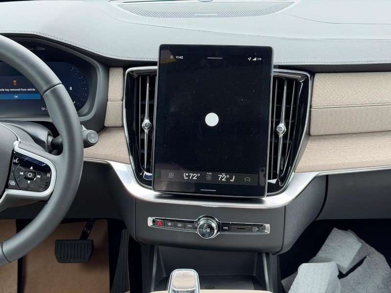 New 2026 Volvo XC90 B6 Plus w/ Protection Package AWD/4WD image 7
