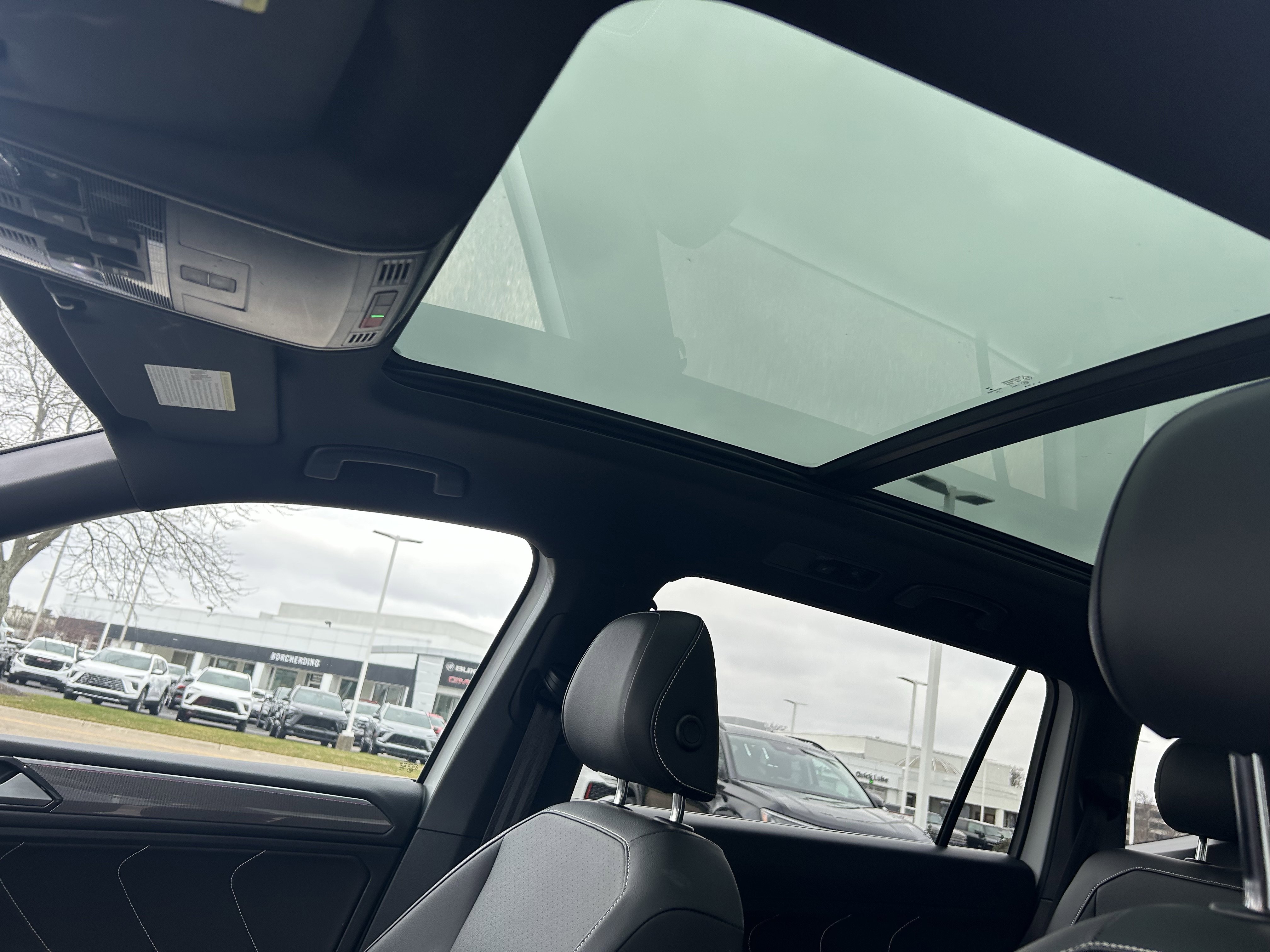 Certified 2022 Volkswagen Tiguan SE R-Line image 23