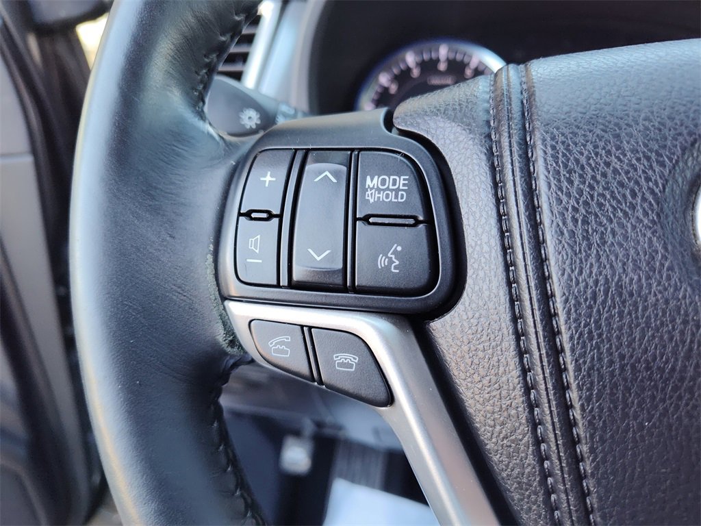Used 2014 Toyota Highlander LE image 26