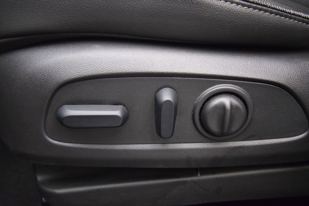 Used 2024 Buick Encore GX Preferred w/ Comfort Package FWD image 24