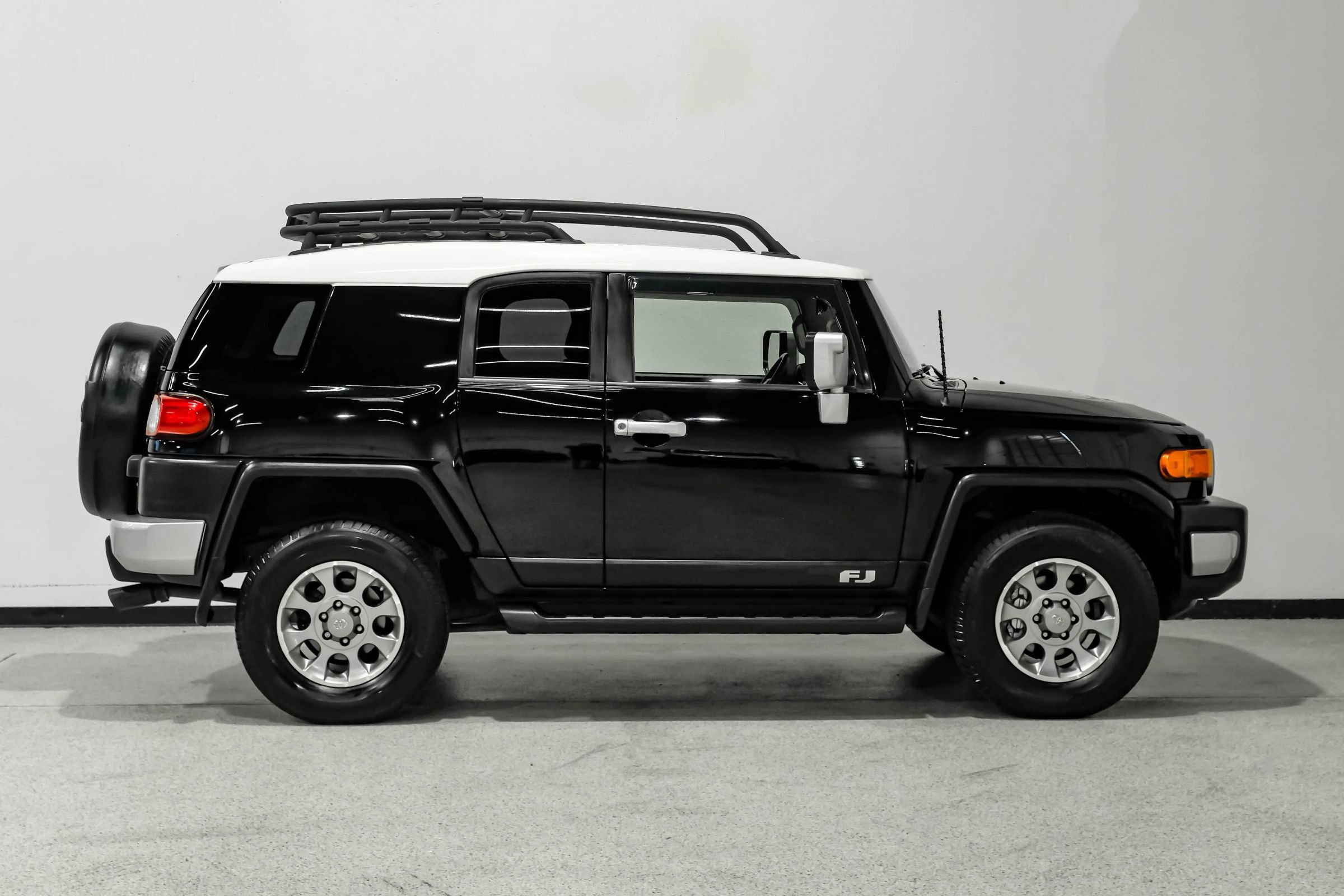 Used 2013 Toyota FJ Cruiser 4WD w/ Upgrade Pkg image 5