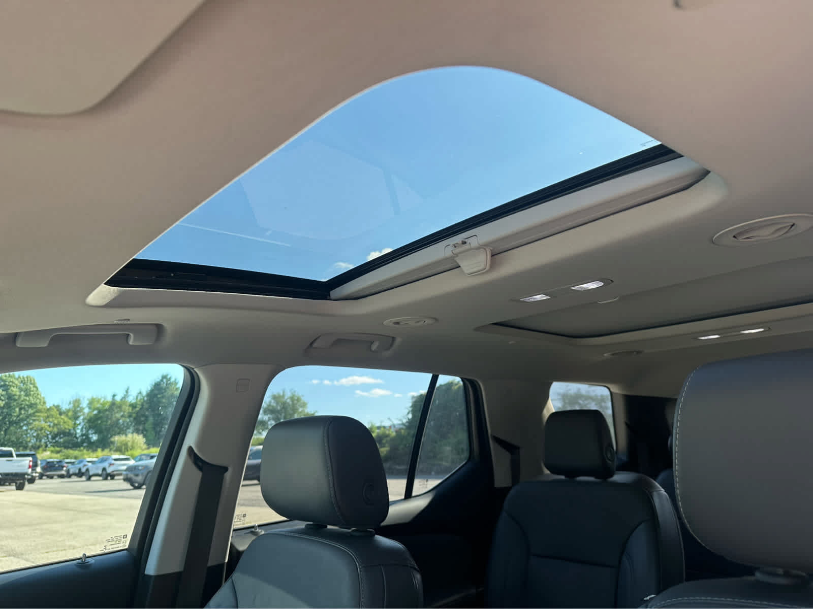 Used 2018 Chevrolet Traverse Premier AWD/4WD image 11