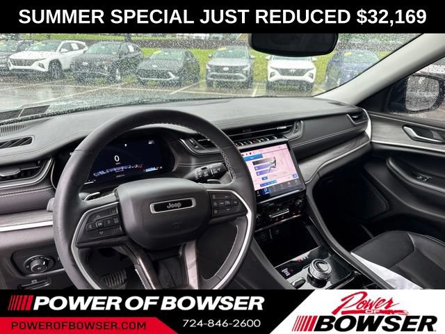 Used 2023 Jeep Grand Cherokee L Limited w/ Black Appearance Package AWD/4WD image 3