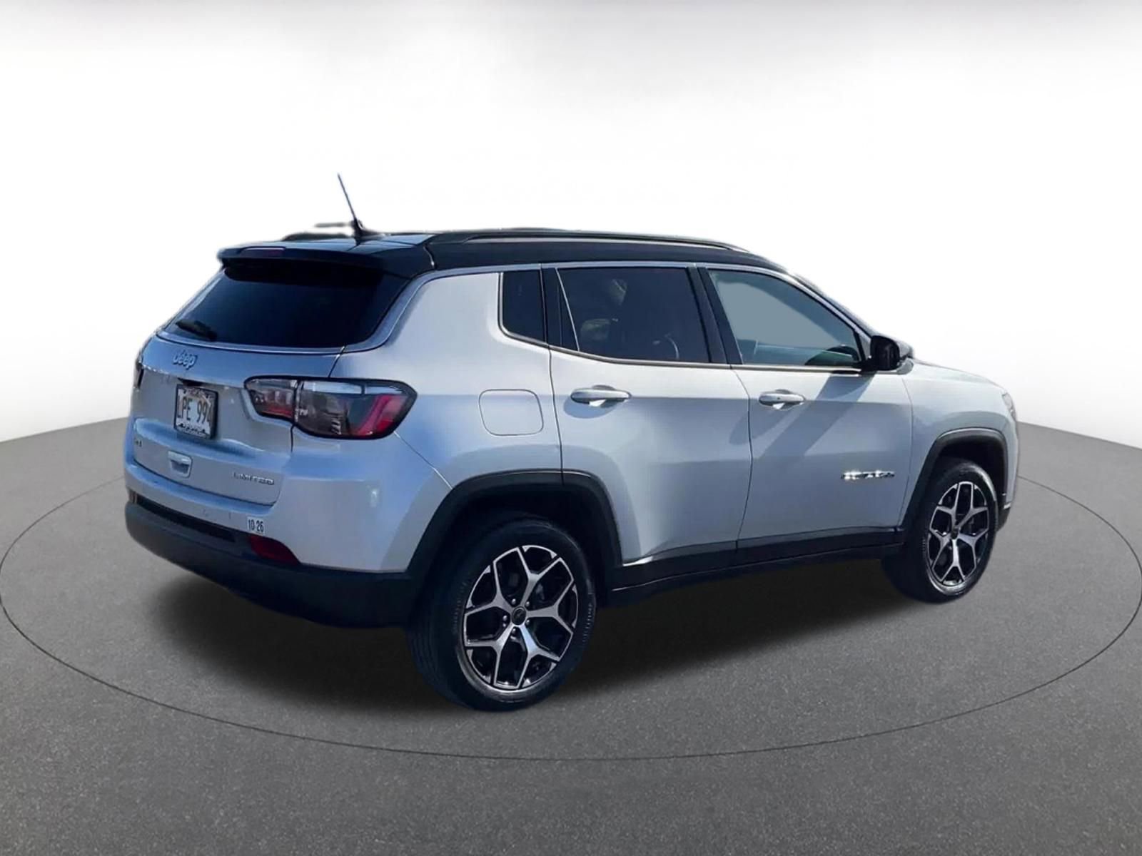 Used 2025 Jeep Compass Limited image 14