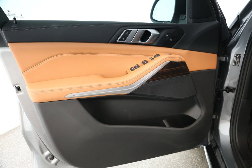 Used 2024 BMW X5 xDrive40i w/ Climate Comfort Package image 9