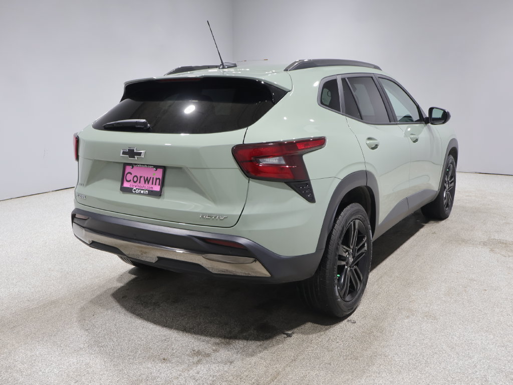 Used 2025 Chevrolet Trax ACTIV w/ Driver Confidence Package FWD image 2