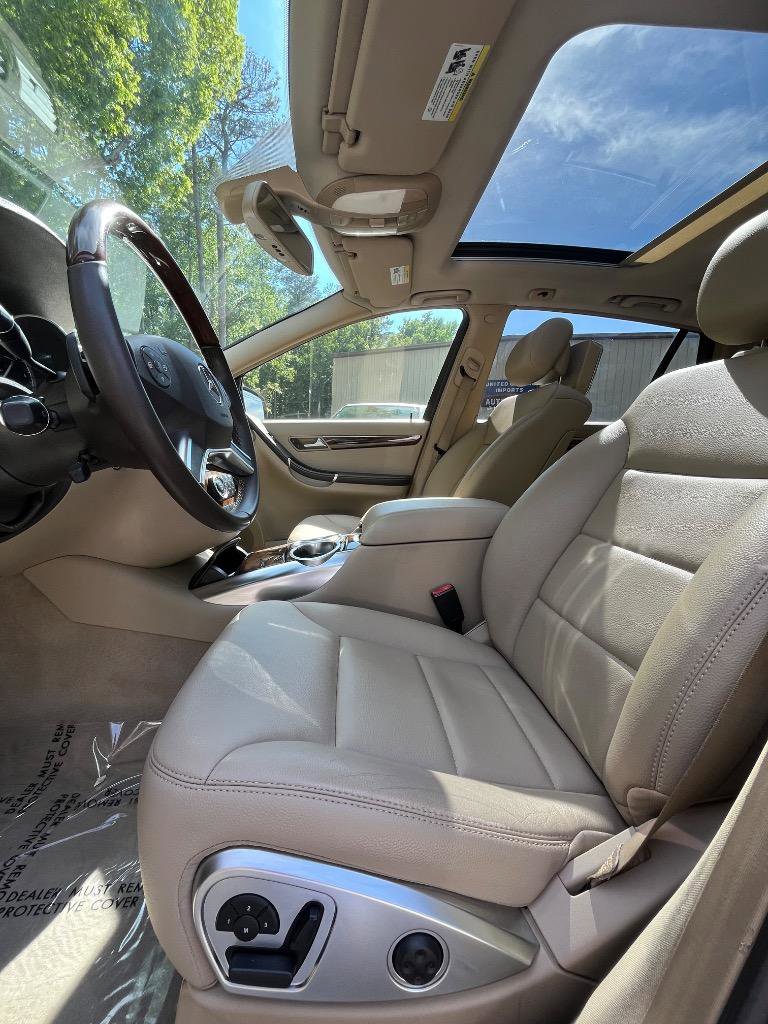 Used 2011 Mercedes-Benz R 350 4MATIC image 18