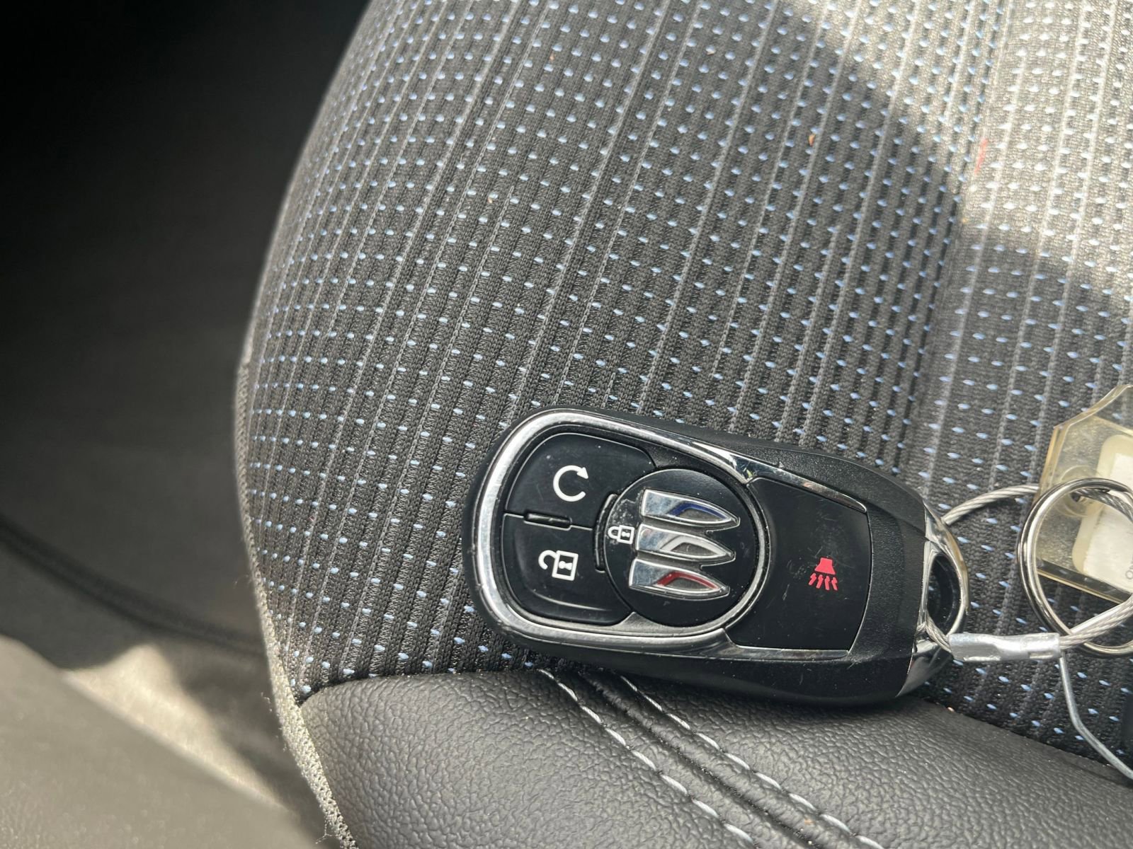 Used 2025 Buick Envista Preferred image 23