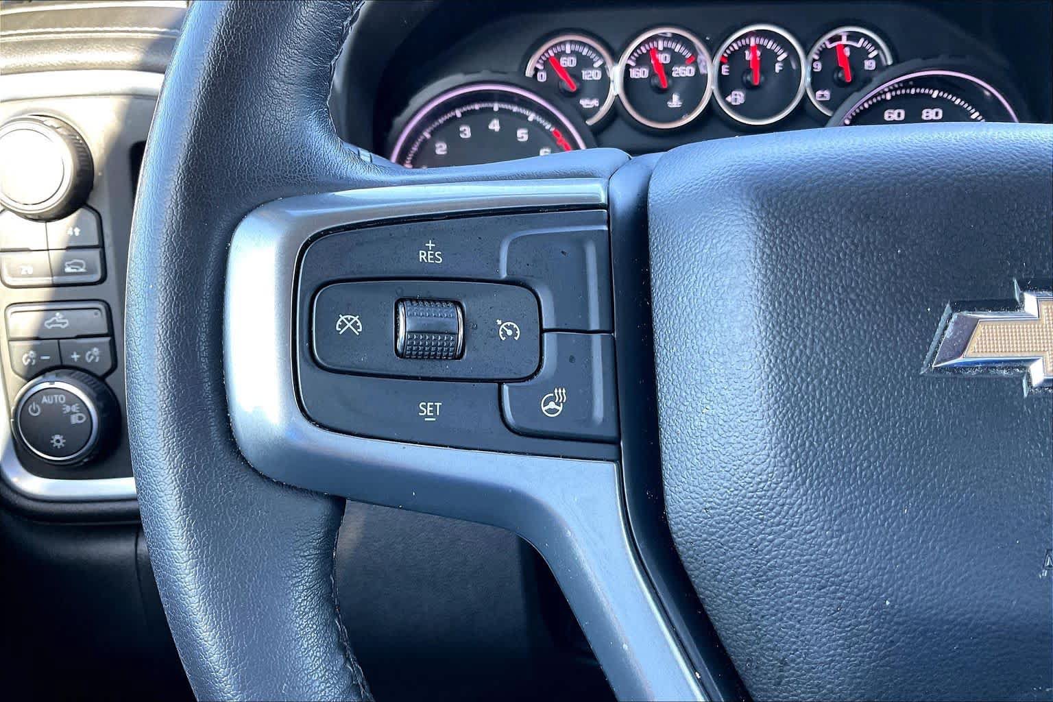 Used 2022 Chevrolet Silverado 1500 LT AWD/4WD image 23