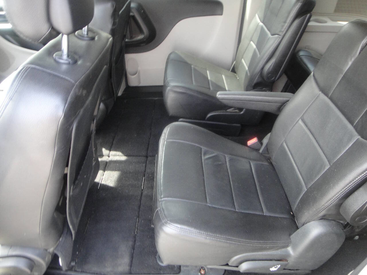 Used 2018 Dodge Grand Caravan SE w/ UConnect Hands-Free Group image 10