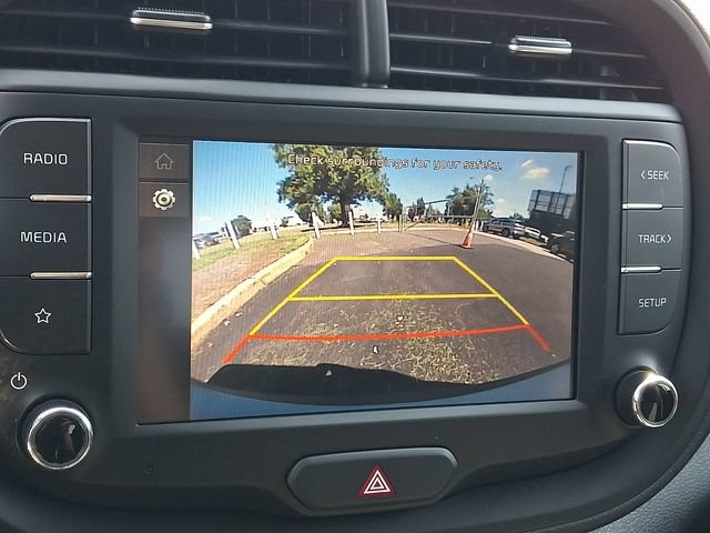 Certified 2025 Kia Soul LX w/ LX Technology Package FWD image 17