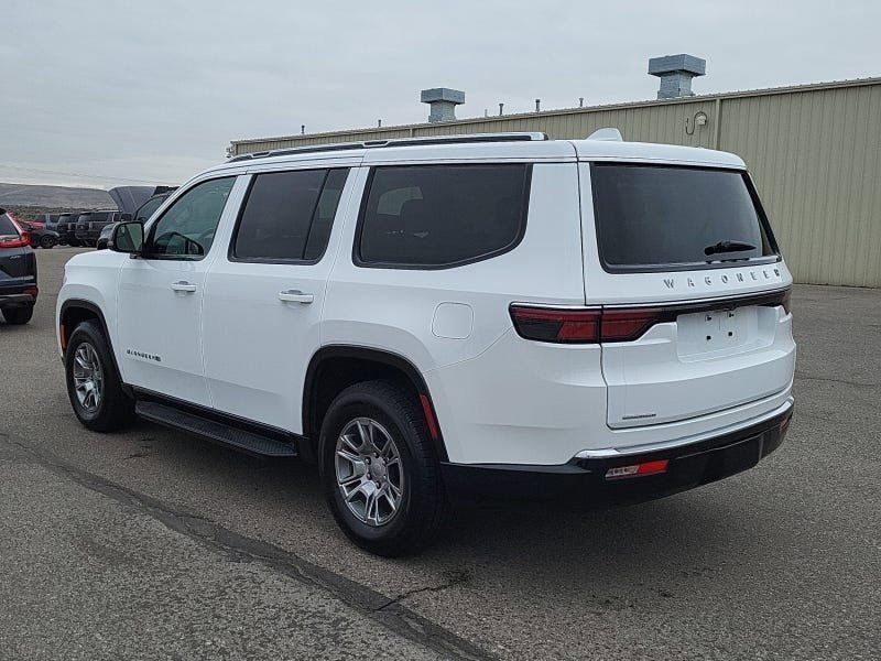 Used 2023 Jeep Wagoneer 4WD w/ HD Trailer Tow Package image 6