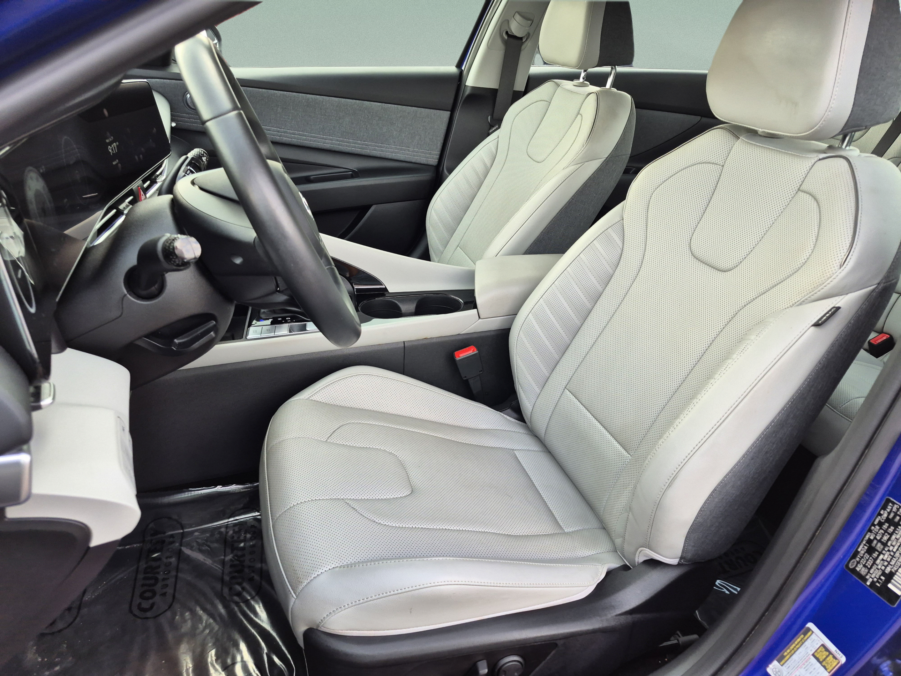 Used 2023 Hyundai Elantra Limited FWD image 18