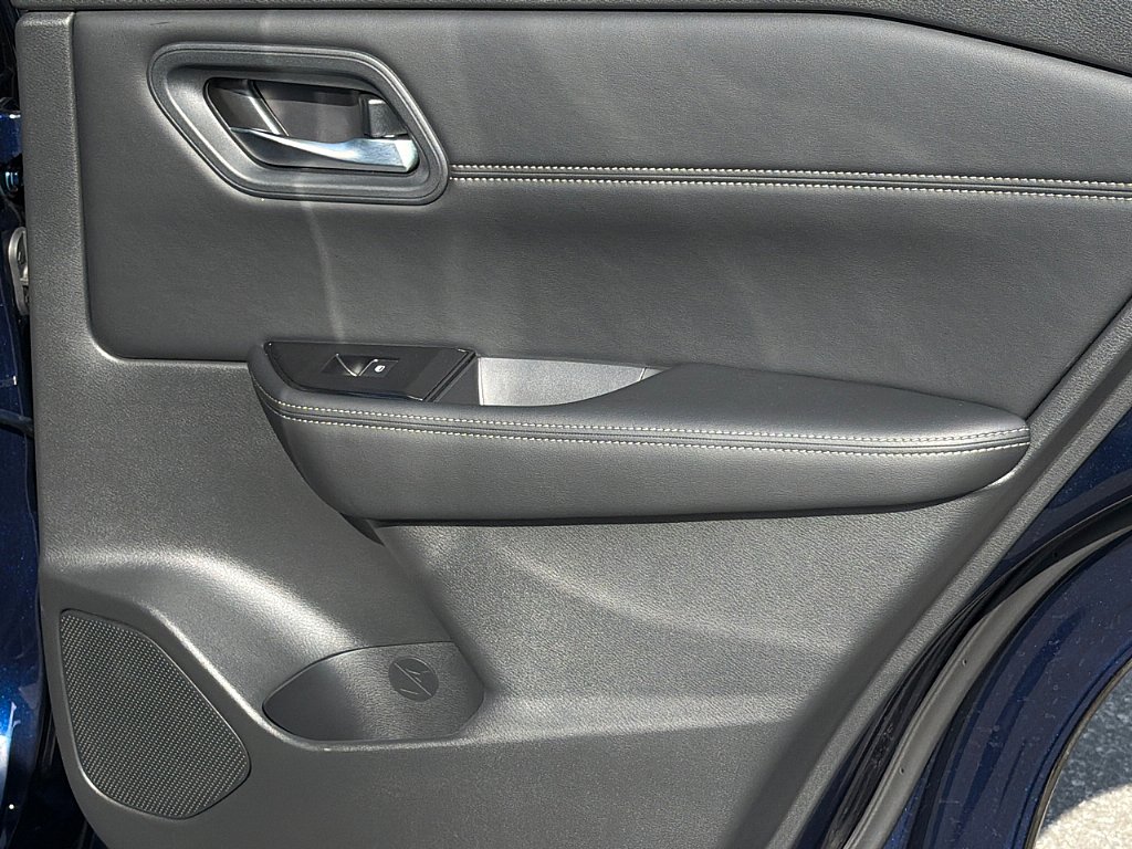 Used 2025 Nissan Rogue SL image 23