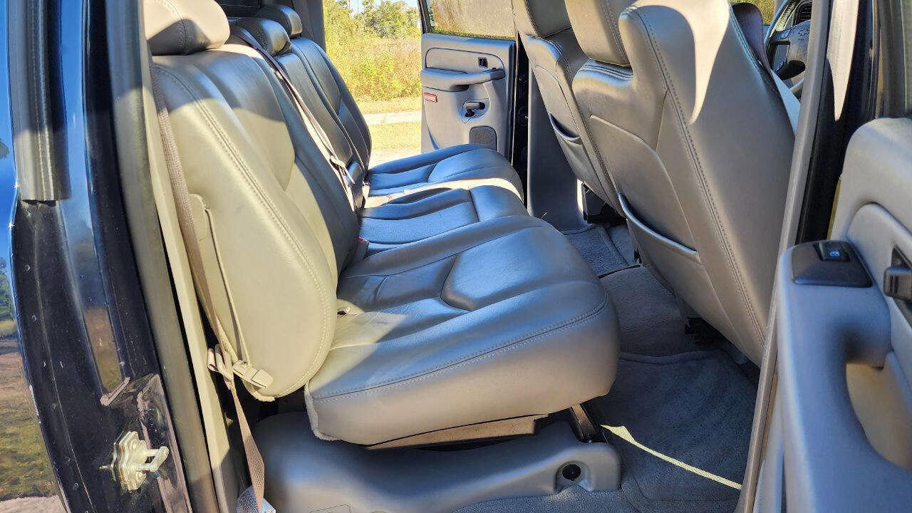 Used 2005 Chevrolet Avalanche LS w/ Preferred Equipment Group image 22