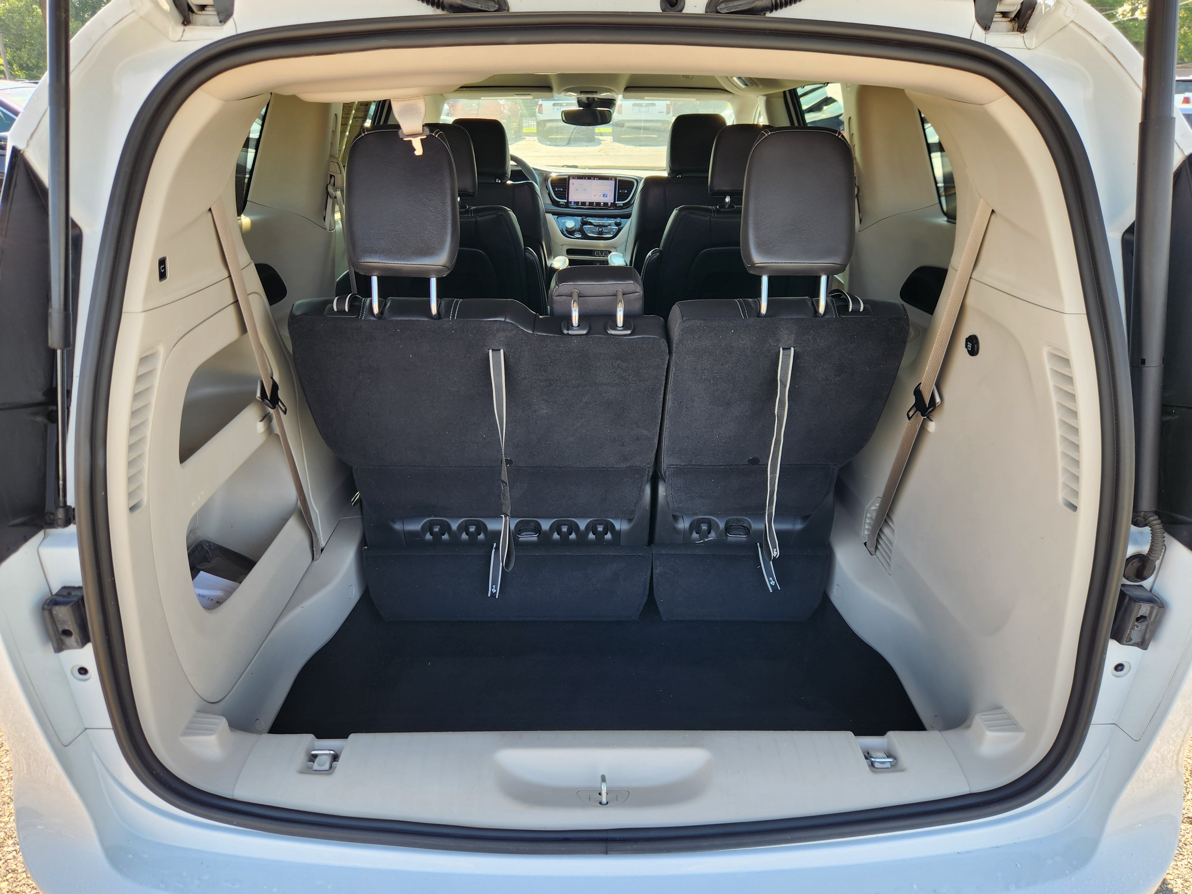 Used 2022 Chrysler Pacifica Touring-L FWD image 19