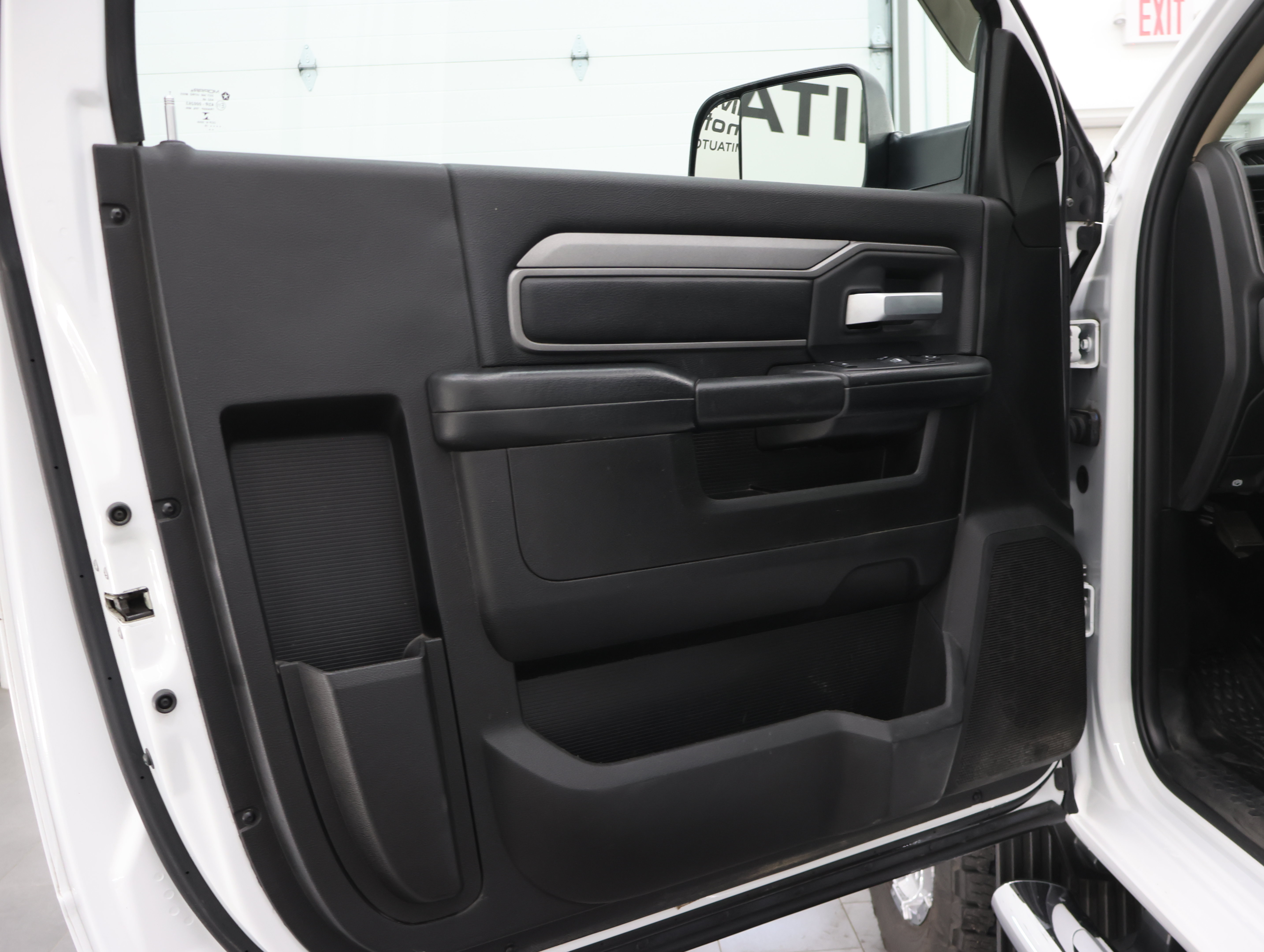 Used 2019 RAM 3500 Tradesman w/ Chrome Appearance Group AWD/4WD image 33