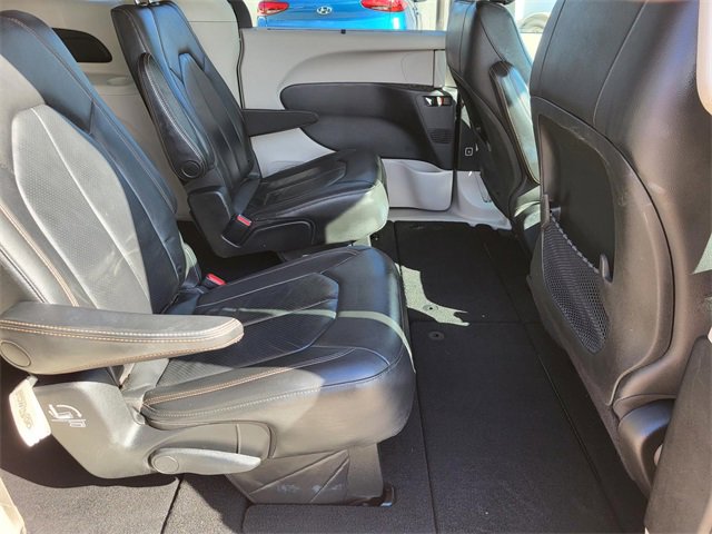 Used 2020 Chrysler Pacifica Touring-L w/ Advanced Safetytec Group image 8