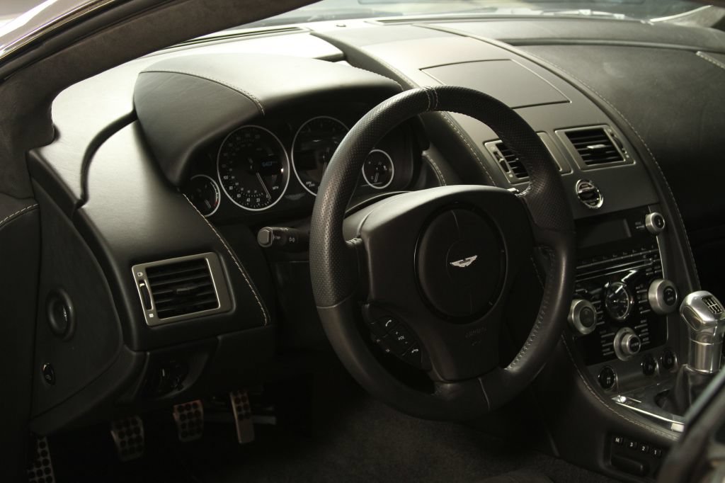 Used 2009 Aston Martin DBS Coupe RWD image 46