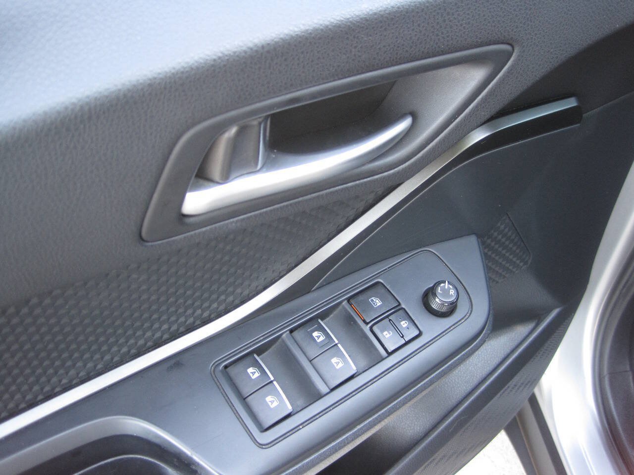 Used 2018 Toyota C-HR XLE FWD image 20