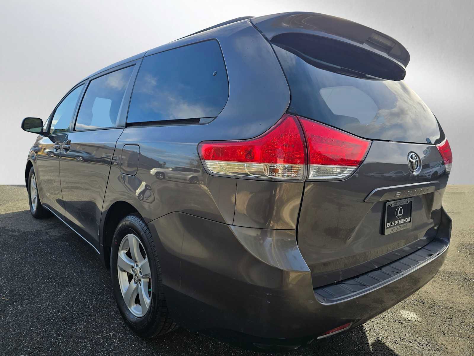 Used 2012 Toyota Sienna LE image 5