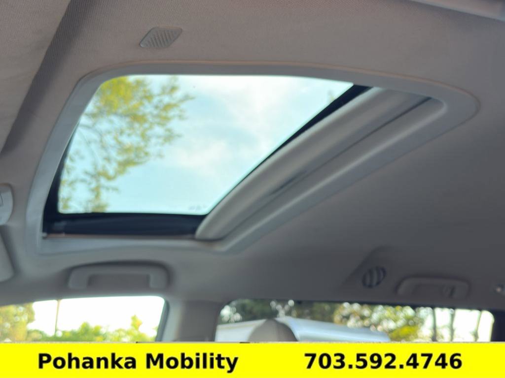 Used 2020 Toyota Sienna XLE w/ XLE Navigation Package FWD image 28