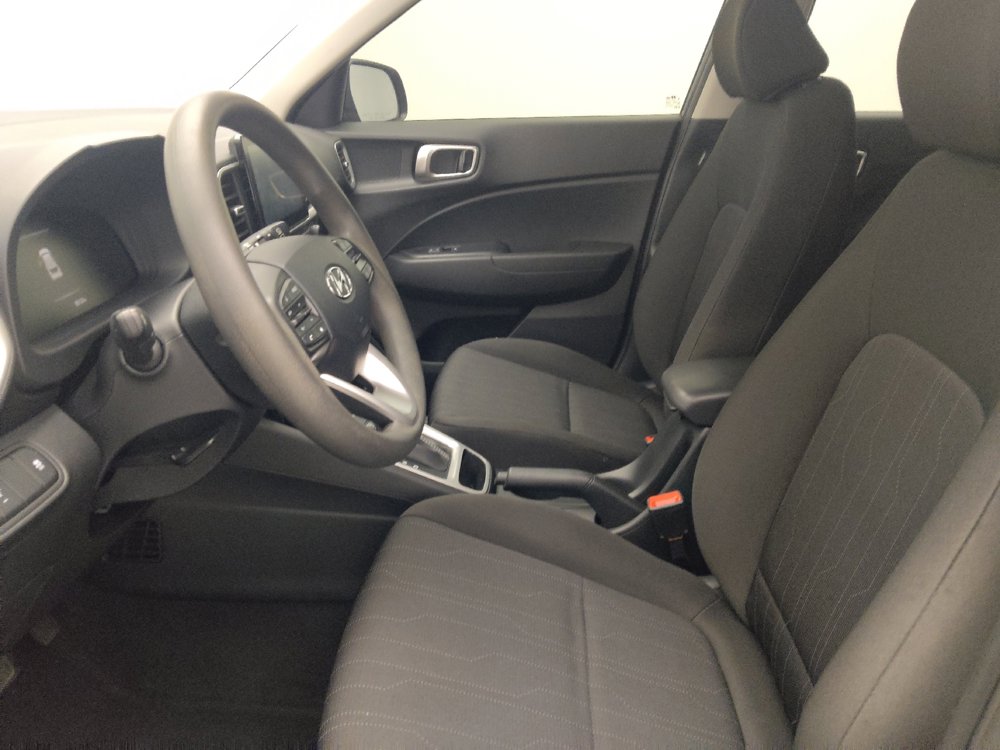 Used 2023 Hyundai Venue SE FWD image 17