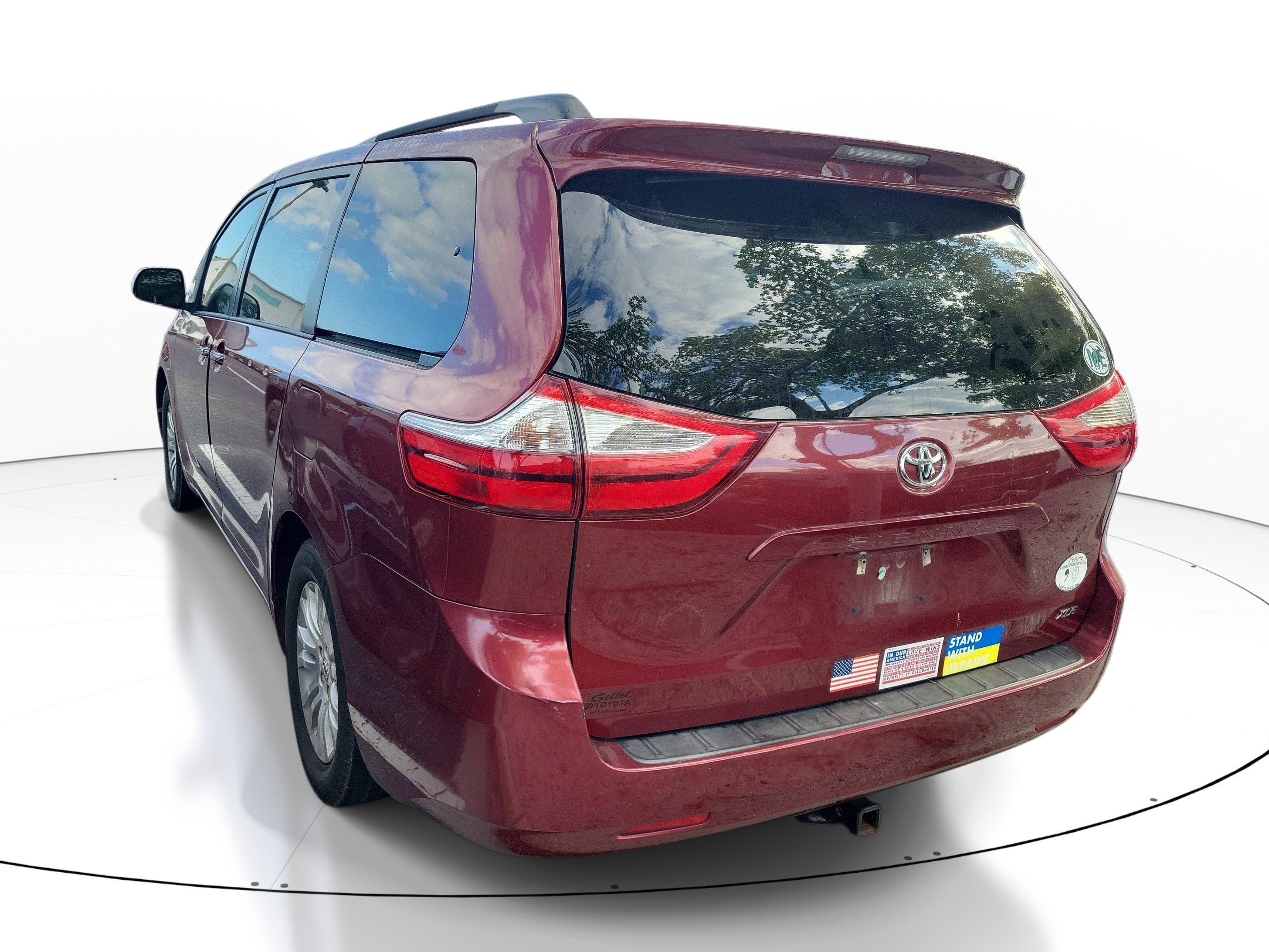 Used 2017 Toyota Sienna XLE FWD image 4