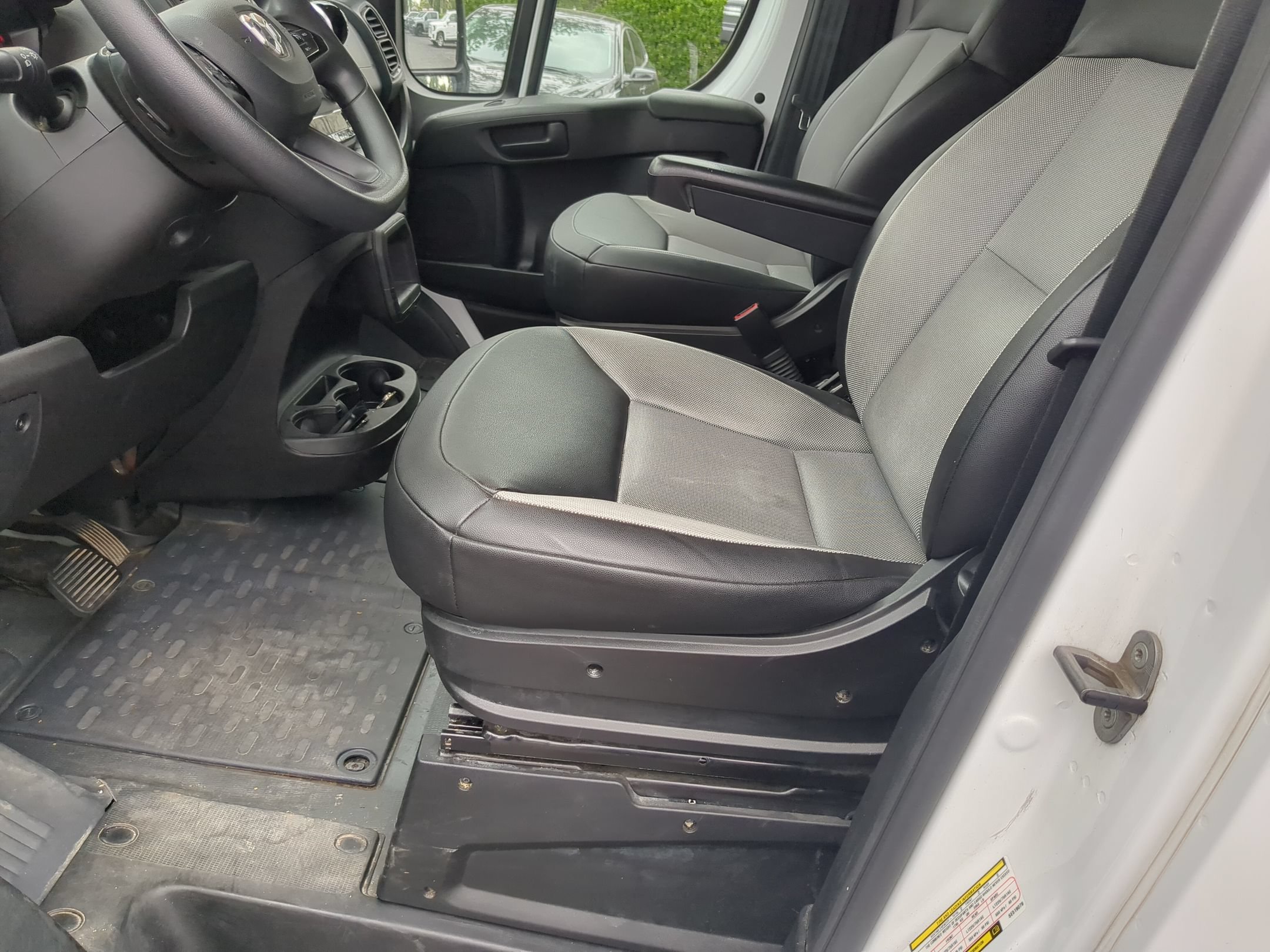 Used 2025 RAM ProMaster 2500 w/ Convenience Group FWD image 16