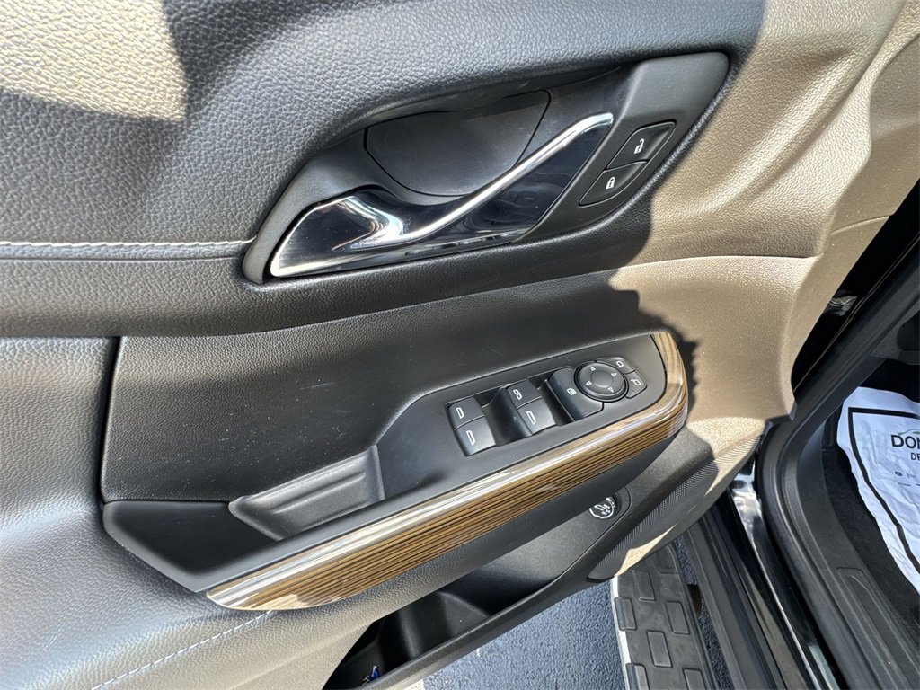 Used 2023 GMC Acadia SLE w/ Driver Convenience Package image 13