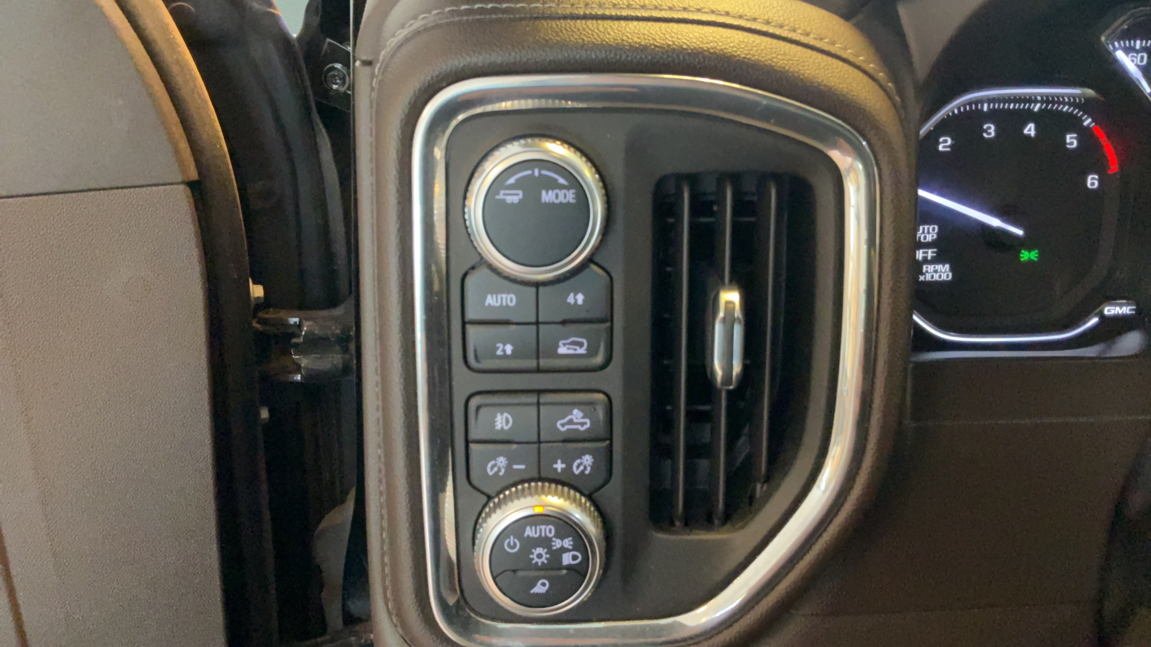 Used 2021 GMC Sierra 1500 SLT w/ SLT Convenience Package AWD/4WD image 21